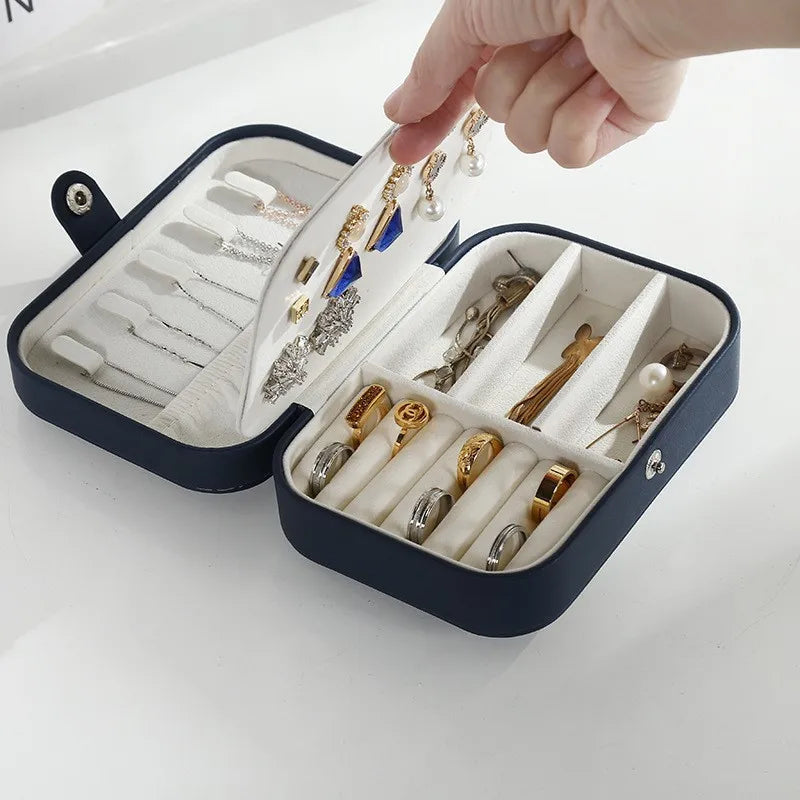 Porta Joias Delicata – Organização e Elegância para Suas Joias em Qualquer Lugar, Cabe Até na Bolsa de Viagem!
