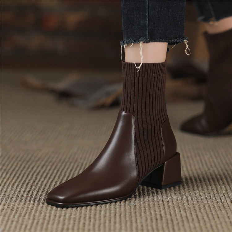 Bota Feminina Confort Premium – Cano Curto, Salto Bloco Seguro, Forro Aconchegante e Estilo para Todos os Momentos
