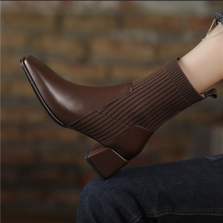 Bota Feminina Confort Premium – Cano Curto, Salto Bloco Seguro, Forro Aconchegante e Estilo para Todos os Momentos